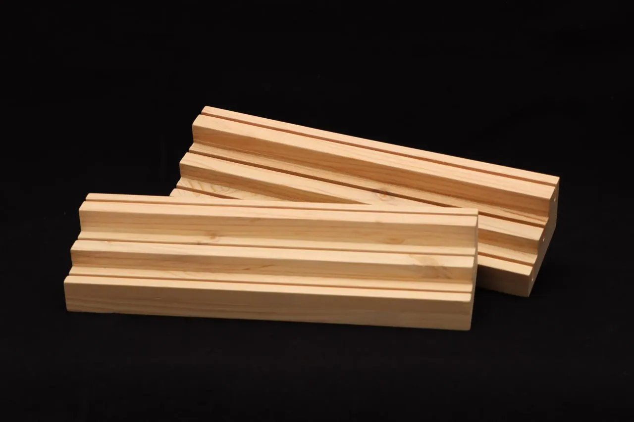 Spielkartenhalter aus Holz von Selbergmochts – Ansicht 2