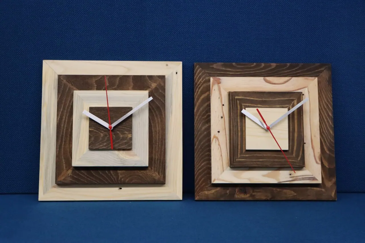 Wanduhr Rahmenlook aus Paletten Holz-Europalette mit Uhrwerk von Selbergmochts